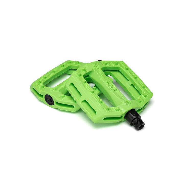 Eclat Slash Platform Pedals Body: Nylon Spindle: Cr-Mo 9/16 Green Pair