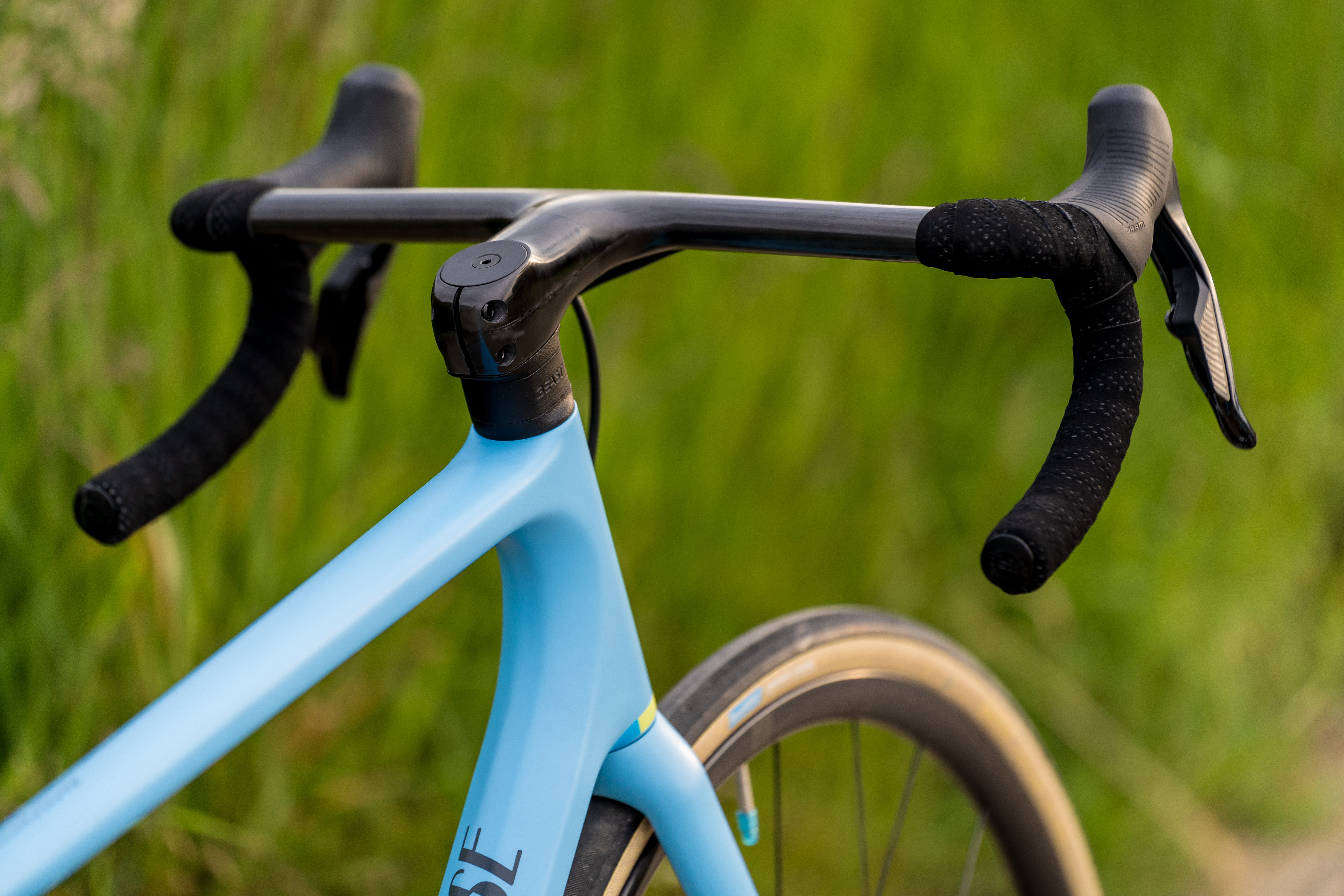 Beast Cockpit Road Bar