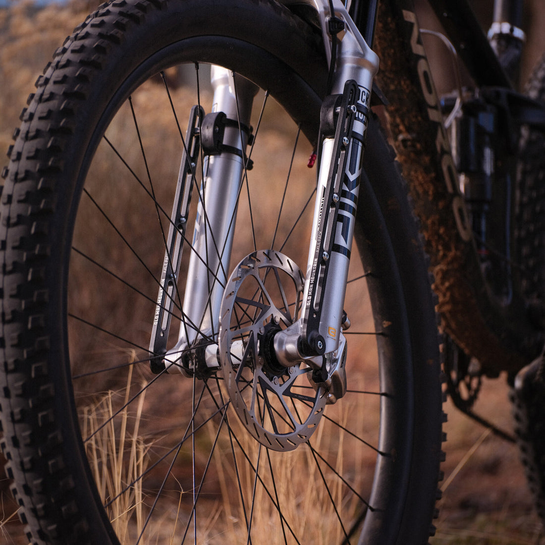 Old Man Mountain Axle Pack Pair Black